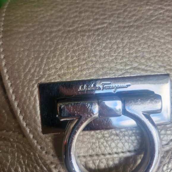 SALVATORE FERRAGAMO 🍀LEATHER Gold Bag 🤎 EXCELLENT Condition - Picture 9 of 12